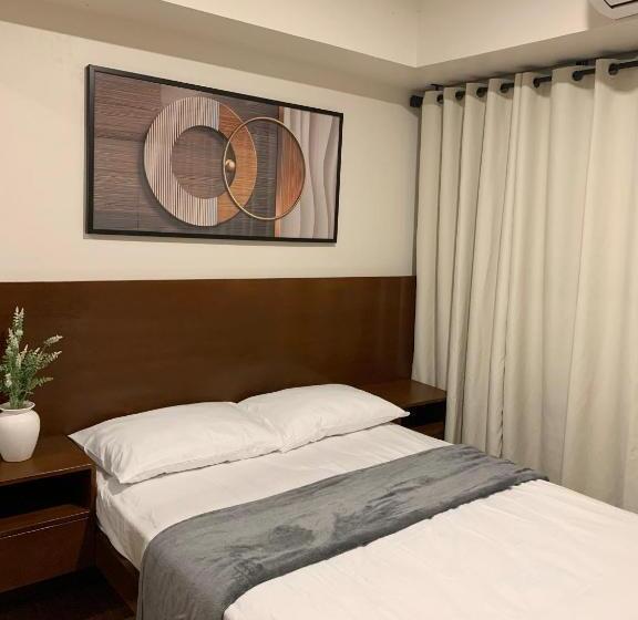 سوئیت با بالکن, Manila Homes Azure 1br Beach View