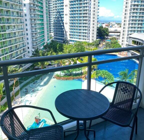 سوئیت با بالکن, Manila Homes Azure 1br Beach View