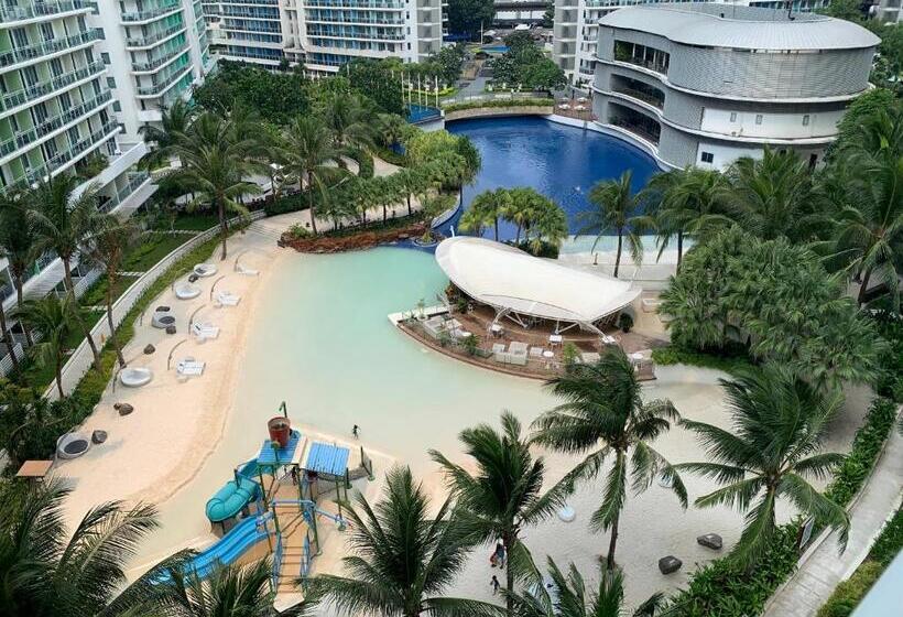 سوئیت با بالکن, Manila Homes Azure 1br Beach View