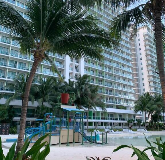 سوئیت با بالکن, Manila Homes Azure 1br Beach View