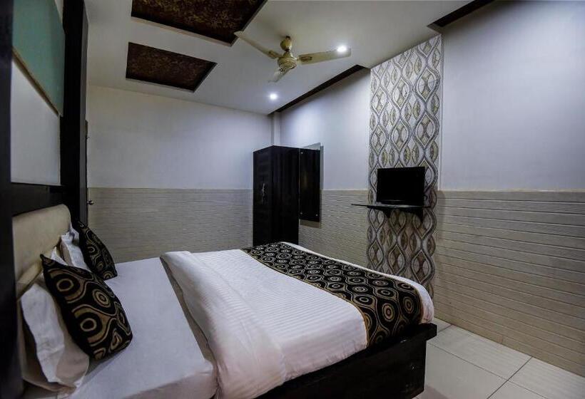 اتاق کلاسیک سه تخته, Oyo Flagship Hotel Alpine Inn