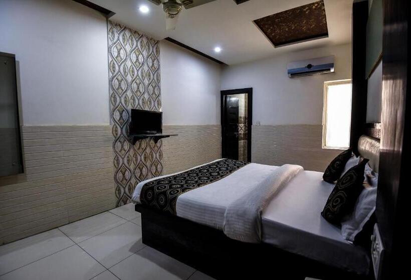 اتاق کلاسیک سه تخته, Oyo Flagship Hotel Alpine Inn