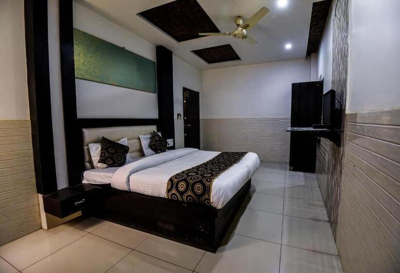 اتاق کلاسیک سه تخته, Oyo Flagship Hotel Alpine Inn