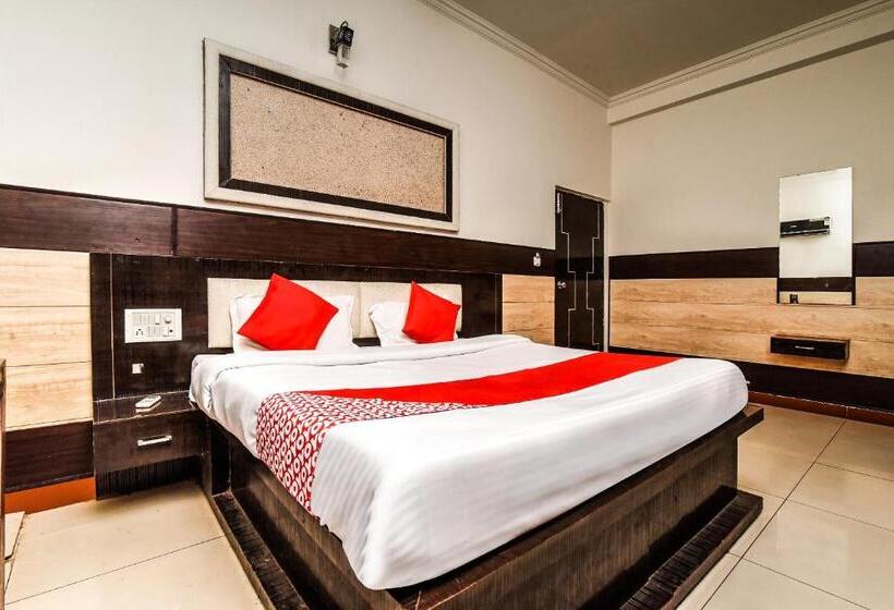 اتاق کلاسیک سه تخته, Oyo Flagship Hotel Alpine Inn