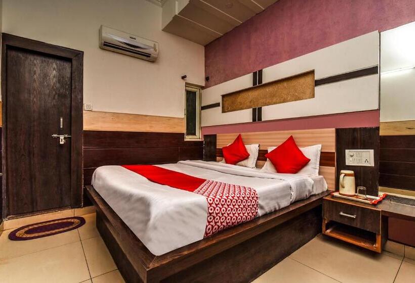 اتاق کلاسیک سه تخته, Oyo Flagship Hotel Alpine Inn