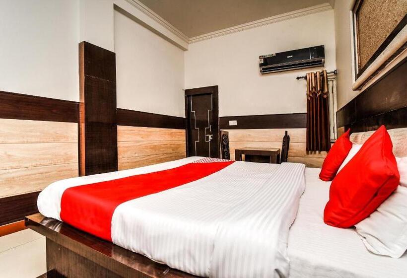 اتاق کلاسیک سه تخته, Oyo Flagship Hotel Alpine Inn