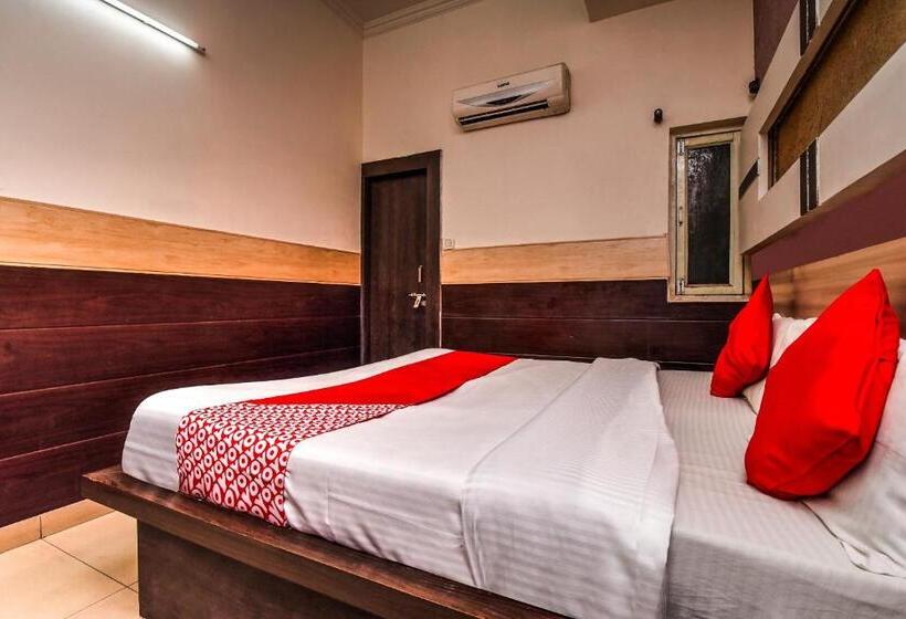 اتاق کلاسیک سه تخته, Oyo Flagship Hotel Alpine Inn