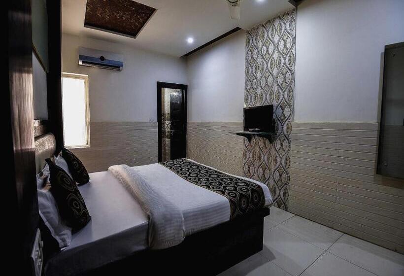 اتاق کلاسیک سه تخته, Oyo Flagship Hotel Alpine Inn