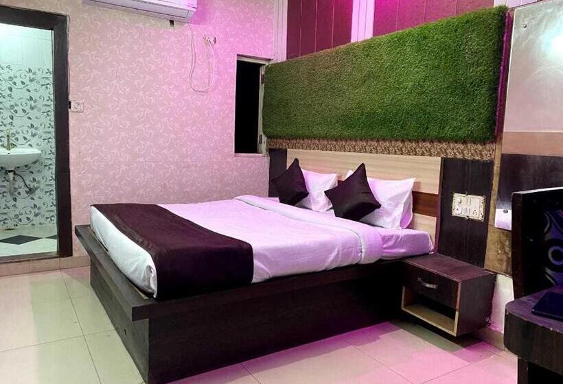 اتاق کلاسیک سه تخته, Oyo Flagship Hotel Alpine Inn