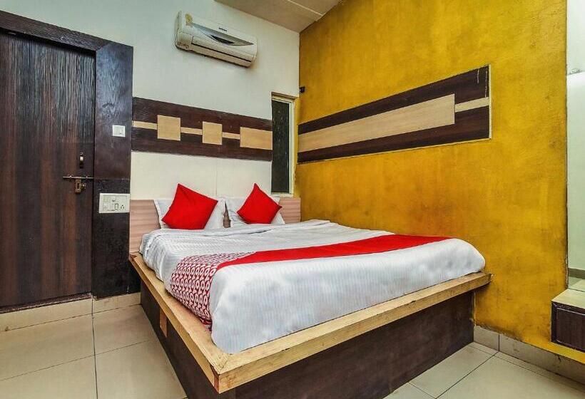 اتاق کلاسیک سه تخته, Oyo Flagship Hotel Alpine Inn
