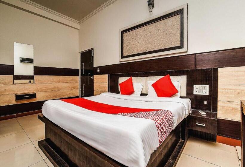 اتاق کلاسیک سه تخته, Oyo Flagship Hotel Alpine Inn