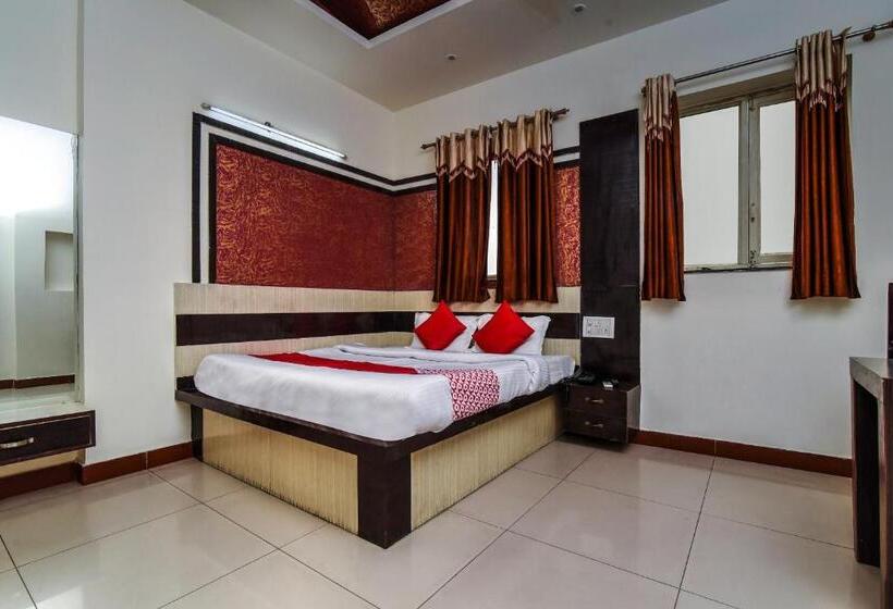 اتاق کلاسیک سه تخته, Oyo Flagship Hotel Alpine Inn