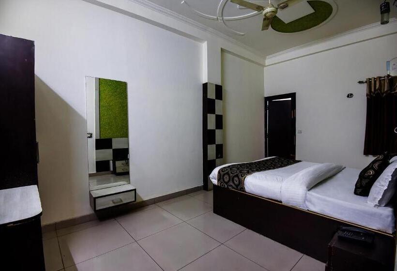 اتاق کلاسیک سه تخته, Oyo Flagship Hotel Alpine Inn