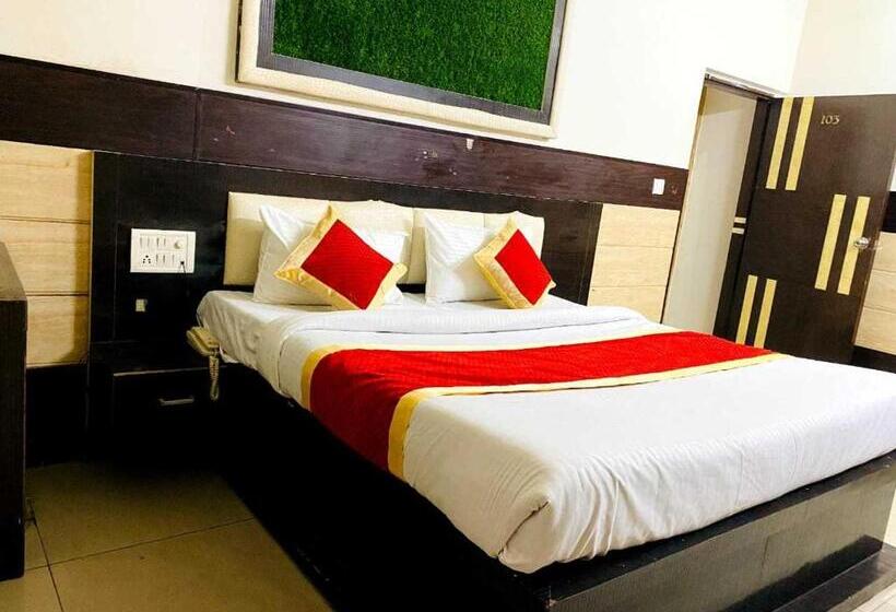 اتاق کلاسیک سه تخته, Oyo Flagship Hotel Alpine Inn