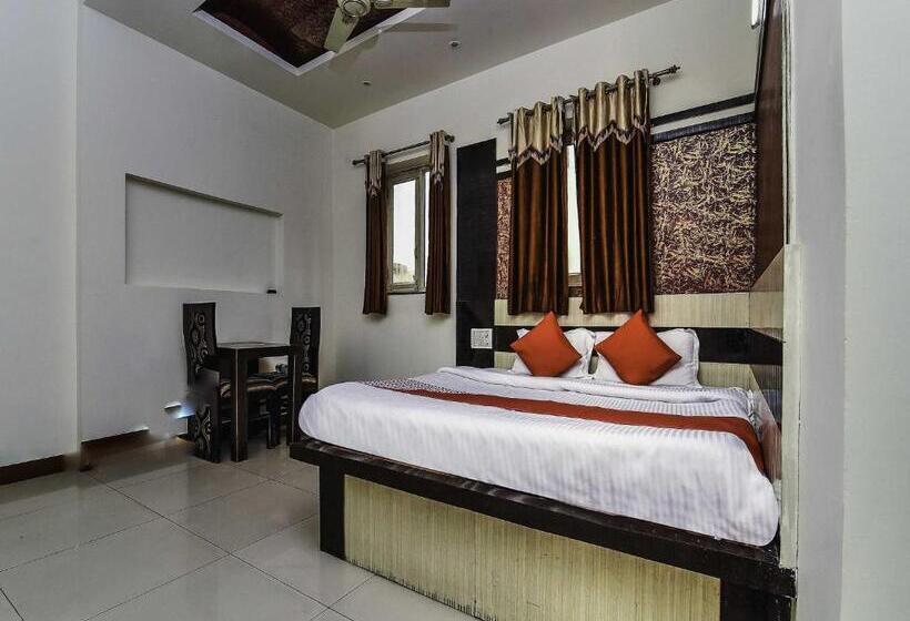 اتاق کلاسیک سه تخته, Oyo Flagship Hotel Alpine Inn