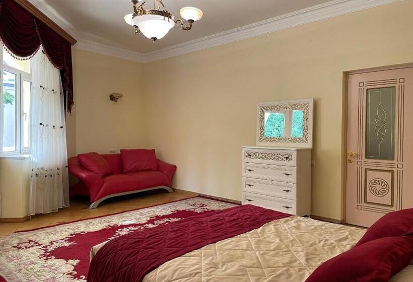 اتاق استاندارد با بالکن, Central Guesthouse