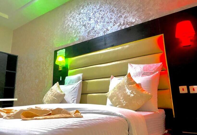 سوییت لوکس, Rove Luxury Hotel And Suites