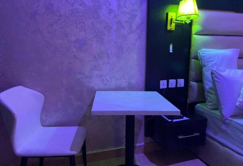 سوییت لوکس, Rove Luxury Hotel And Suites