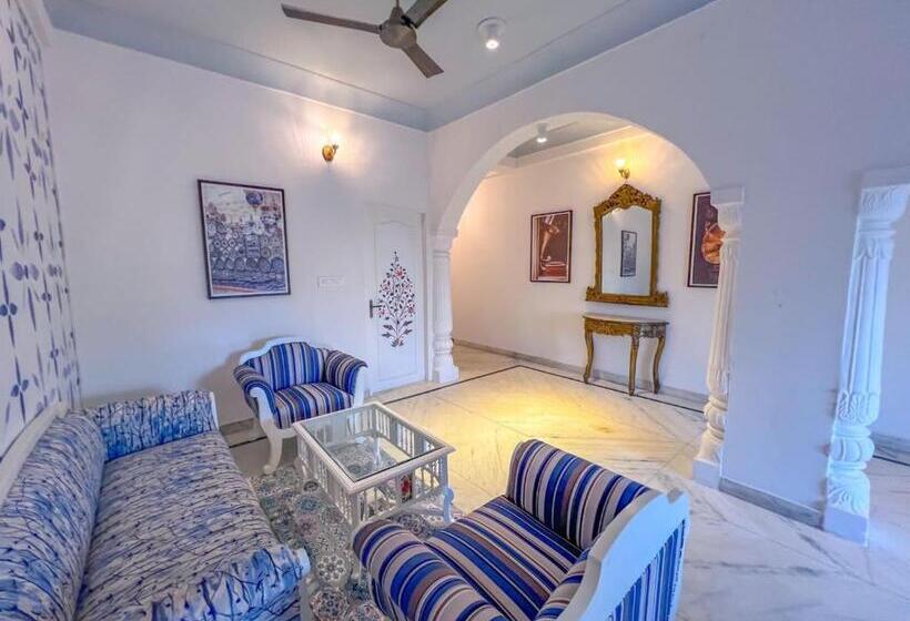 اتاق سوپریور با تخت بزرگ, Dyore House By Bharat Mahal Palace