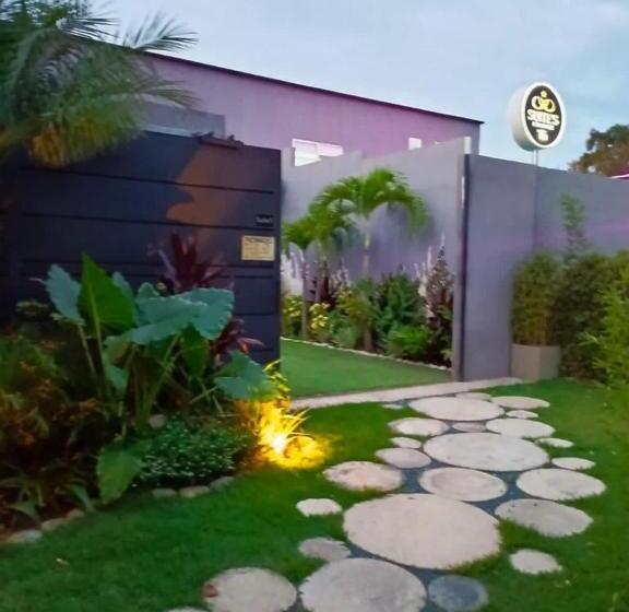 سوییت جونیور با چشم‌انداز استخر, Suites Lounge La Viga