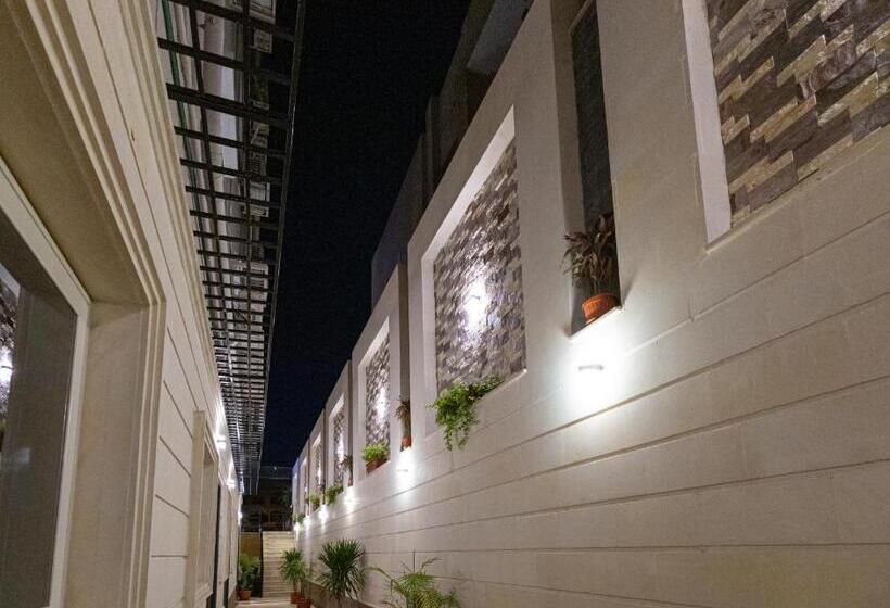 استودیو استاندارد با تراس, Marron Serviced Studios And Rooms