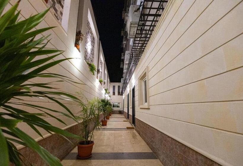 استودیوی استاندارد, Marron Serviced Studios And Rooms