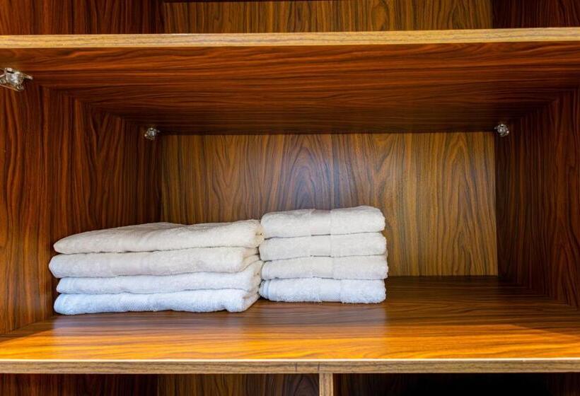 استودیوی استاندارد, Marron Serviced Studios And Rooms