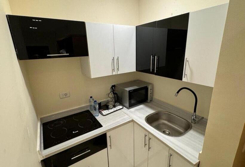 استودیوی استاندارد, Marron Serviced Studios And Rooms