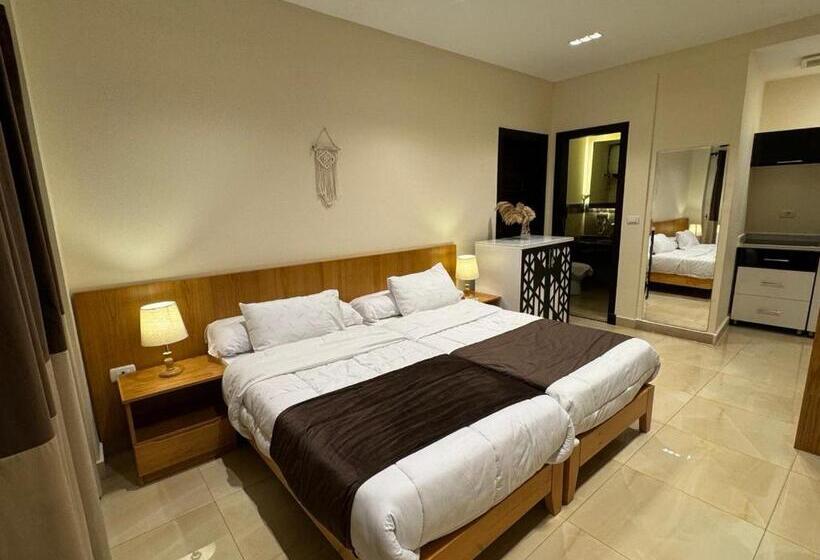 استودیوی استاندارد, Marron Serviced Studios And Rooms