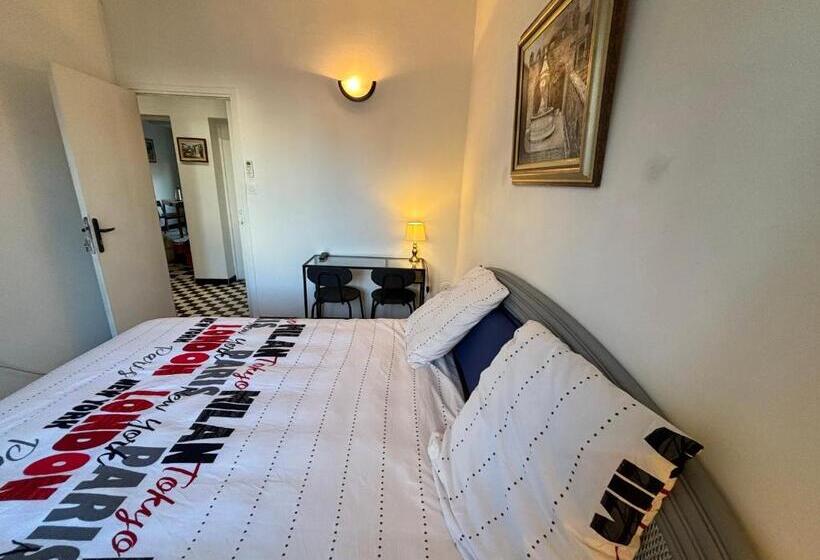 اتاق استاندارد با سرویس بهداشتی مشترک, Brinette Room