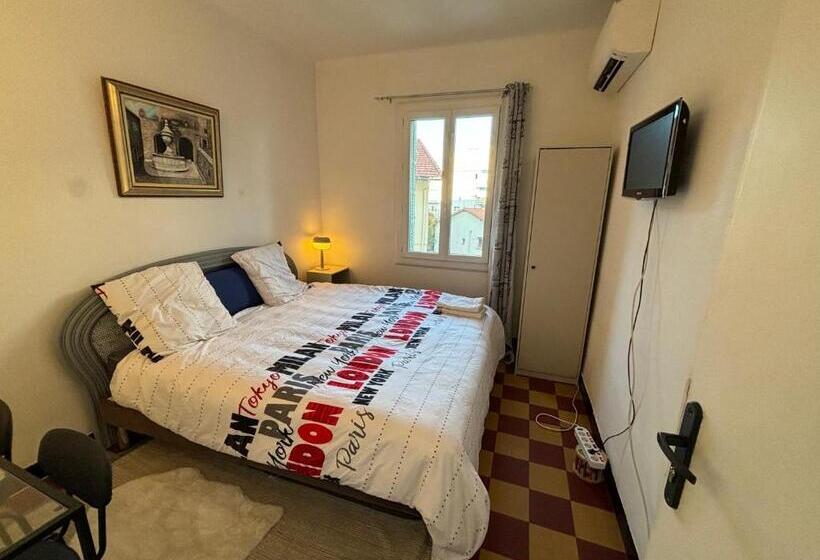 اتاق استاندارد با سرویس بهداشتی مشترک, Brinette Room