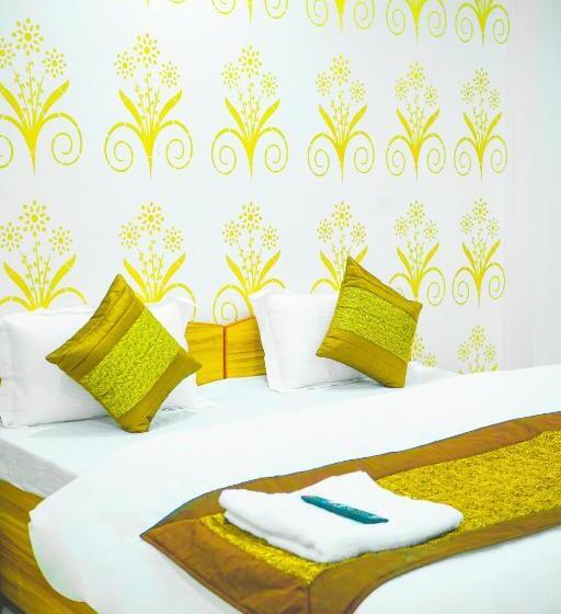 اتاق لوکس, Roomshala 050 Abode In   Near Dwarka Sec 23