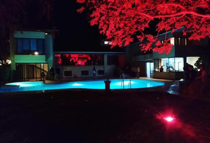 خانه 1 خوابه, La Rivera Chamba
