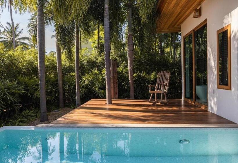 سوییت با استخر, Thammachard29 Resort Baangrood