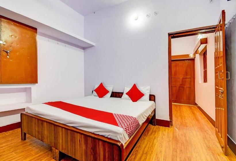 اتاق کلاسیک سه تخته, Super Oyo Flagship Alpine Homestay