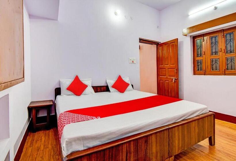 اتاق کلاسیک سه تخته, Super Oyo Flagship Alpine Homestay