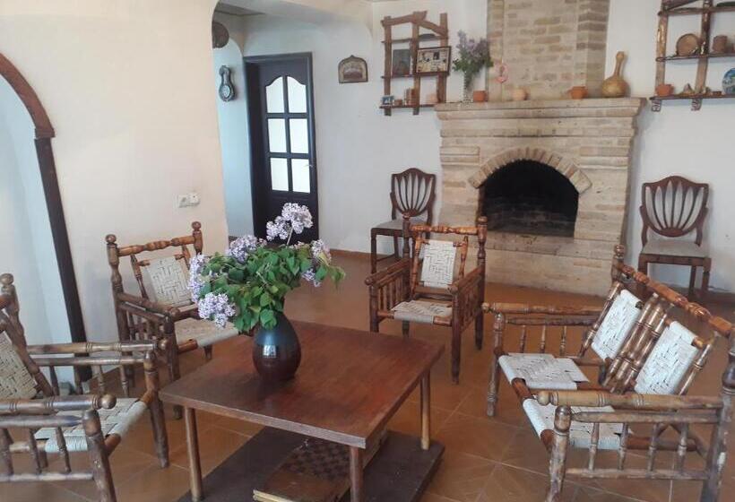 اتاق خانوادگی, Aghveran Eco Guest House