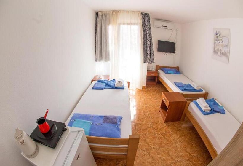اتاق استاندارد سه نفره, Guest House Lotos