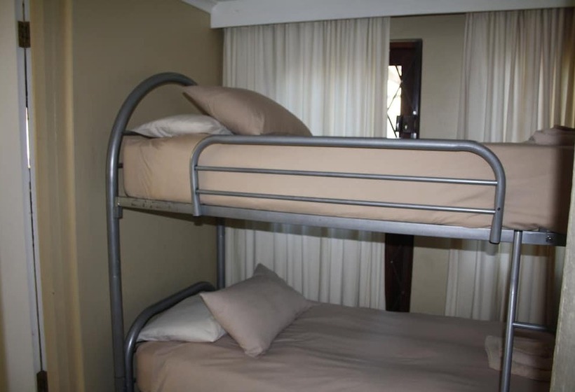 اتاق خانوادگی, O Hannas B&b And Self Catering