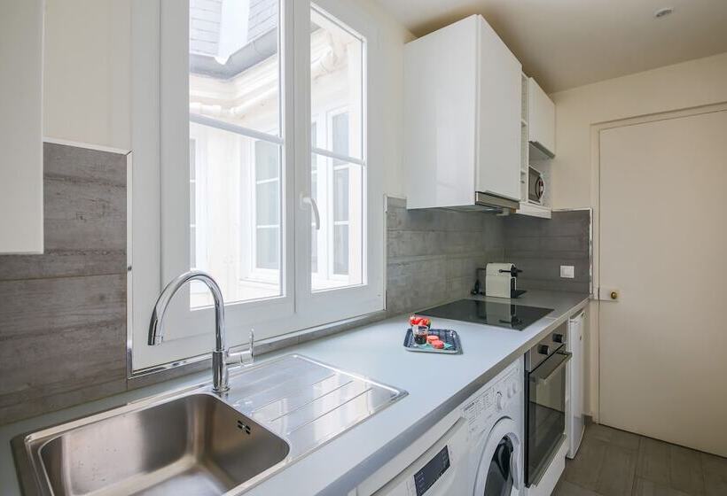 2 Bedroom Premium Apartment, Résidence Bergère   Appartements