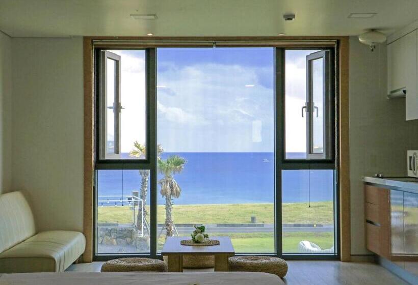 اتاق استاندارد چهار تخته با چشم‌انداز دریا, Sun And Moon Resort