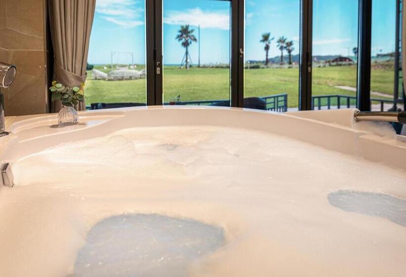 سوییت لوکس, Sun And Moon Resort