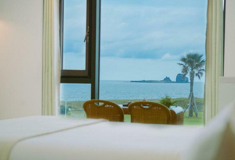 اتاق لوکس با چشم‌انداز دریا, Sun And Moon Resort