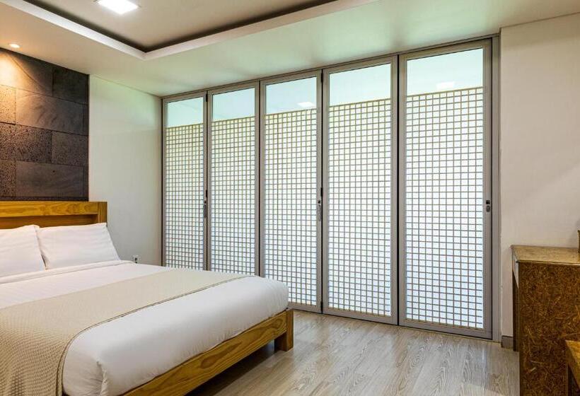 اتاق استاندارد چهار تخته با چشم‌انداز دریا, Sun And Moon Resort