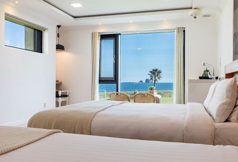 اتاق لوکس با چشم‌انداز دریا, Sun And Moon Resort