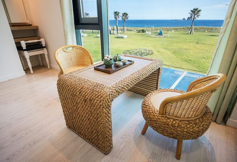 اتاق لوکس با چشم‌انداز دریا, Sun And Moon Resort