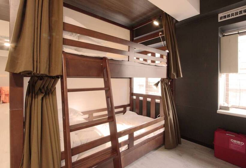 تختخواب در اتاق مشترک, Toyotaya Hostel