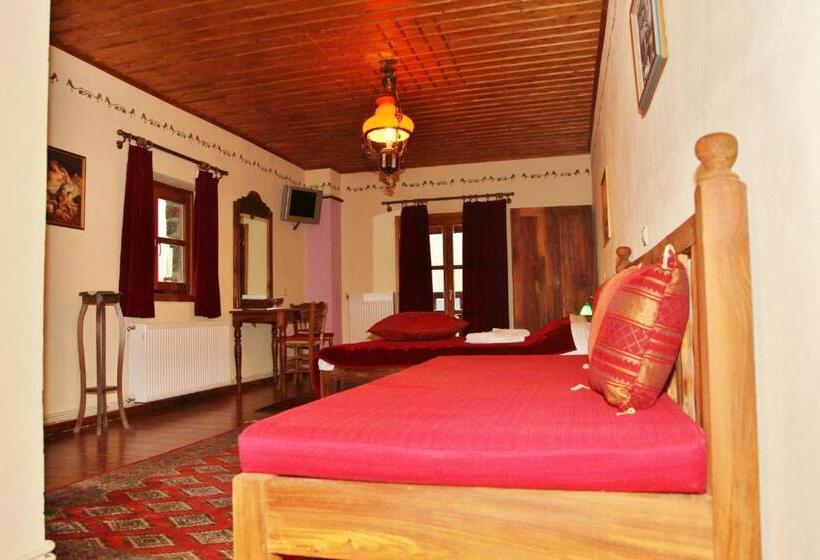 اتاق استاندارد چهار تخته, Iaspis Guesthouse