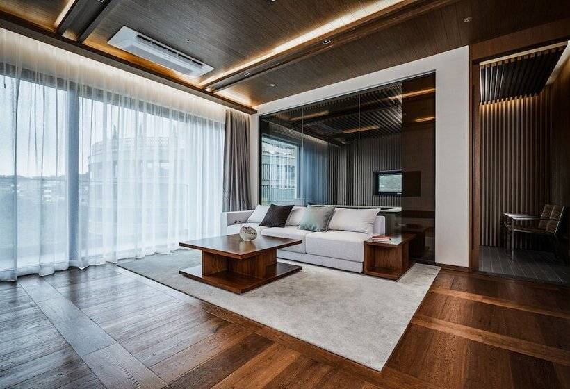 سوئیت پریمیوم, Paraspara Seoul