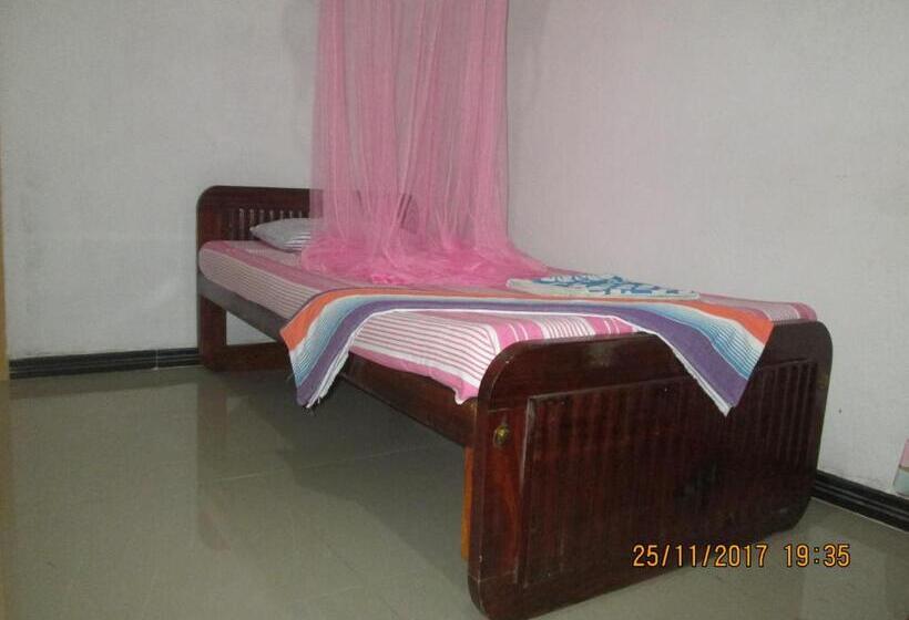 اتاق خانوادگی, Ariyawansa Guest House